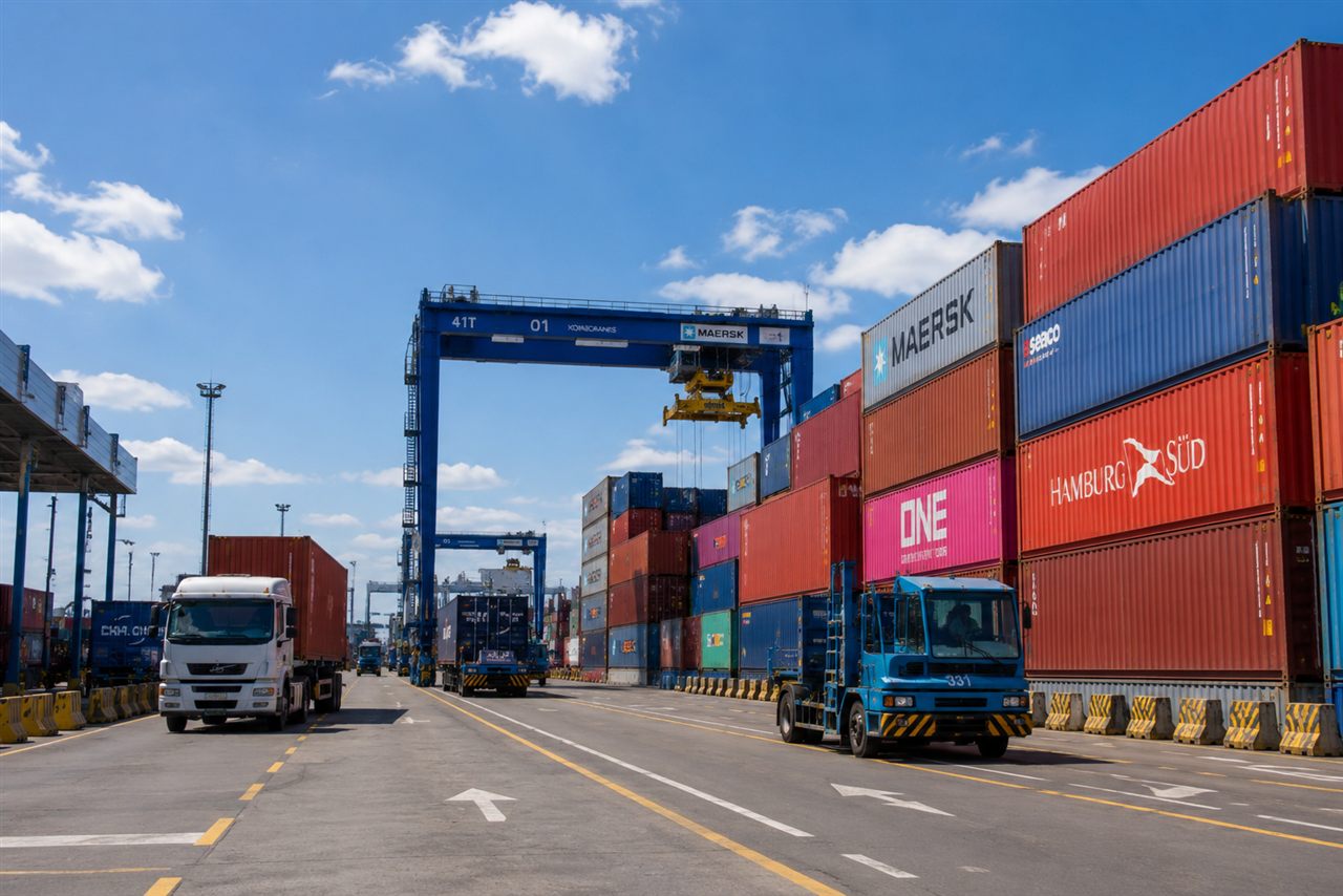 Container yards & logistics hubs